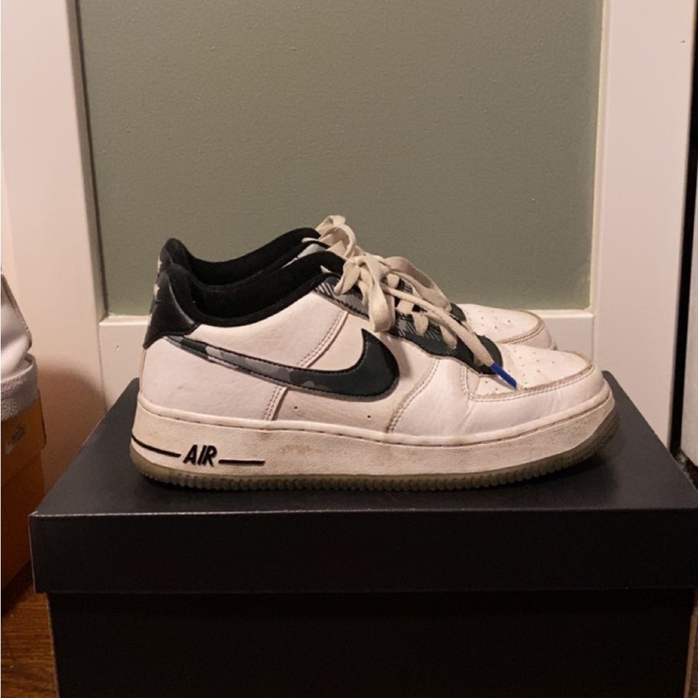 air force 1 with camouflage and platted design